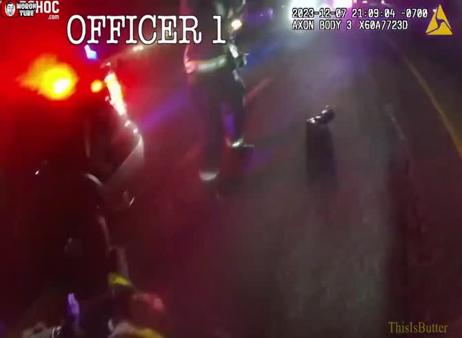 Video :During a highway operation, four rescue personnel were struck by a car - startling pictures